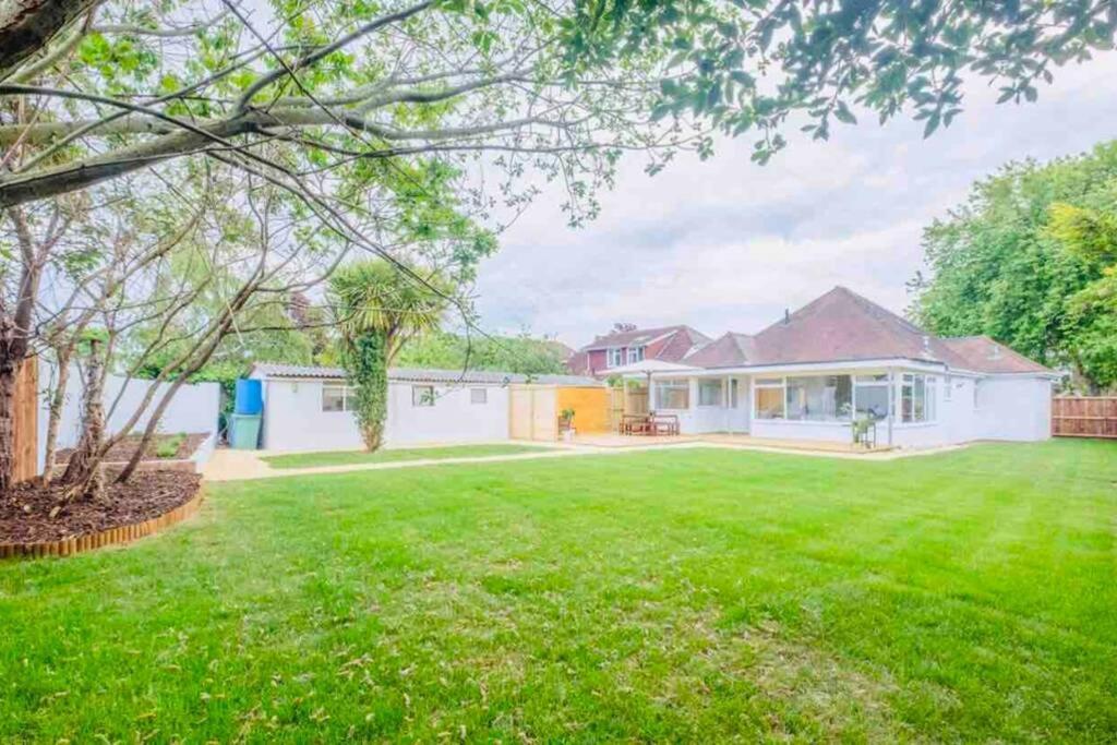 Gorgeous Luxury Chalet, New Forest & Coast & Hordle Exterior photo
