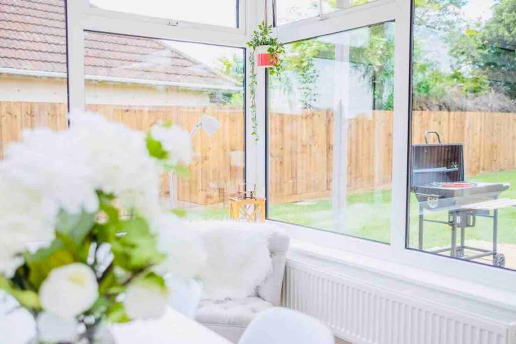 Gorgeous Luxury Chalet, New Forest & Coast & Hordle Exterior photo