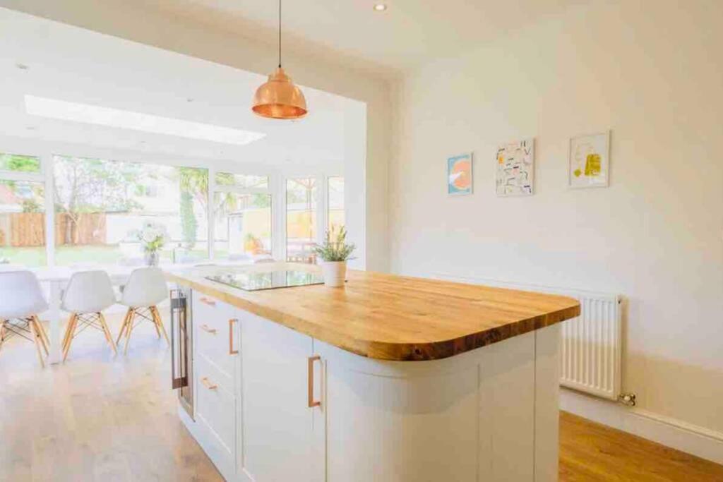 Gorgeous Luxury Chalet, New Forest & Coast & Hordle Exterior photo